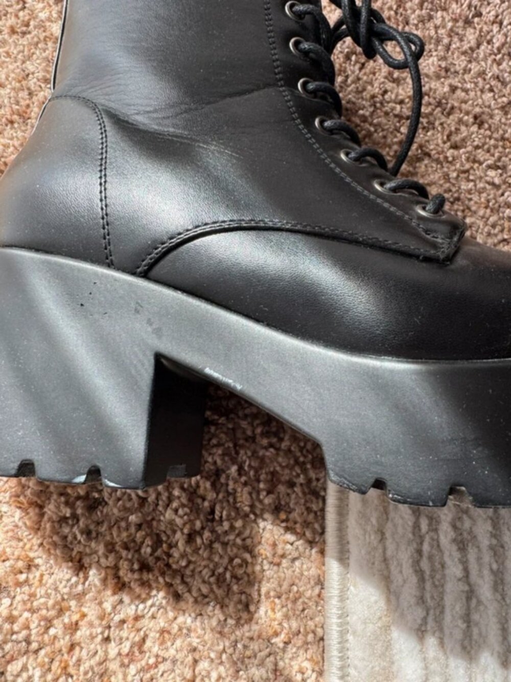 Black boots - Picture 4 of 4